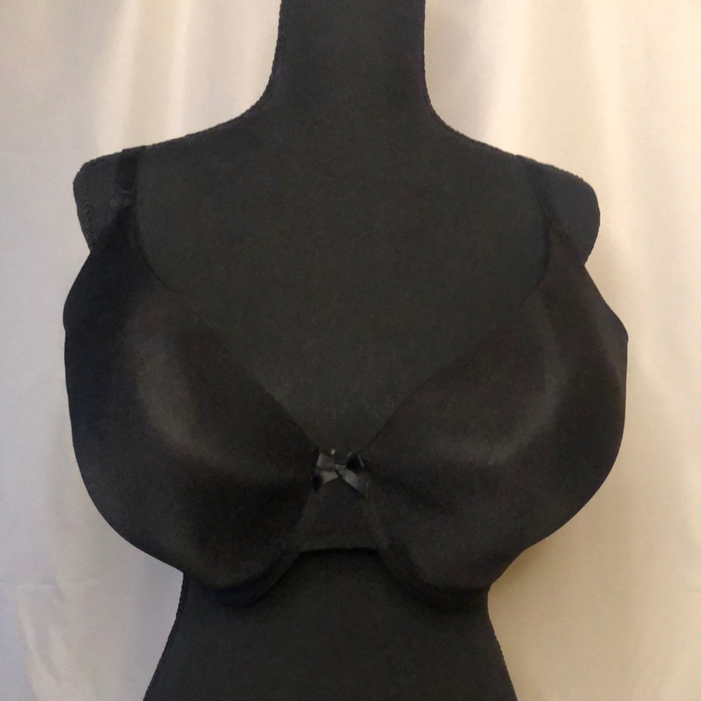 SECRET TREASURES black padded bra. Size 40 DDD.